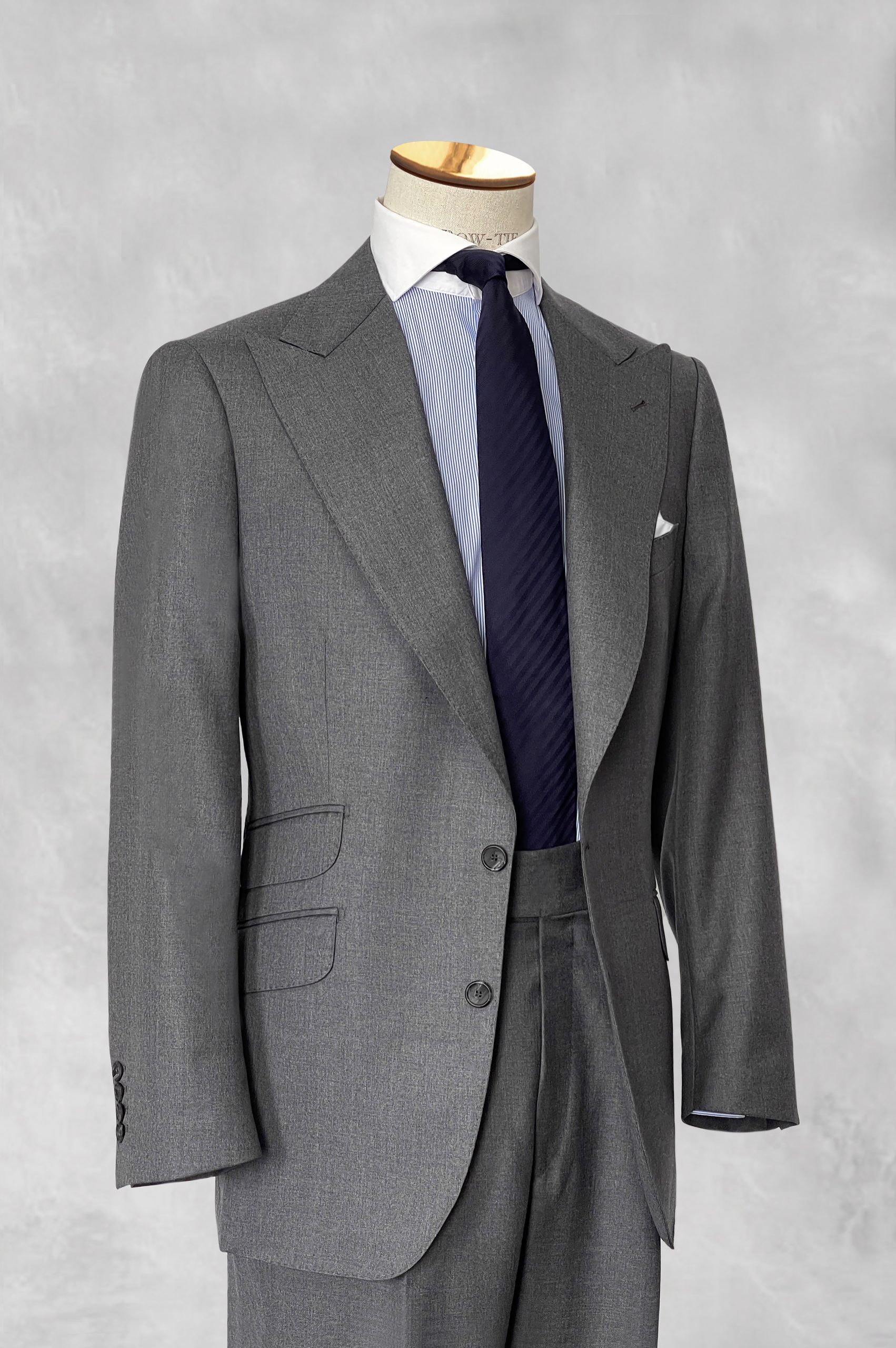 TRAJE GREY SCARS
